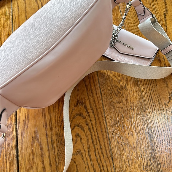 Michael Kors Light Powder Blush Maisie waist pack/crossbody with wallet. NWOT - Picture 10 of 11